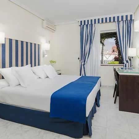 Hotel H10 Palmeras 4*